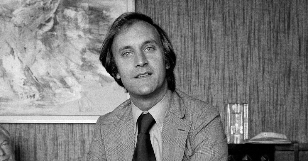 Warren Hogg, who covered wars and global crises for The Times, dies at 82